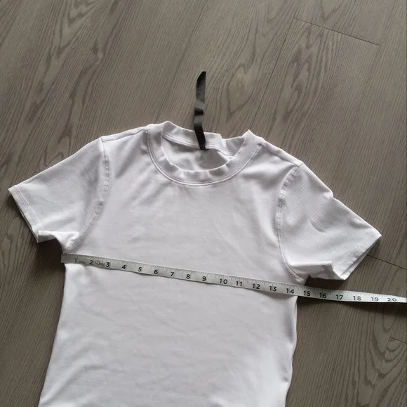 Vuori Pose Fitted Tee White M - Picture 10 of 14